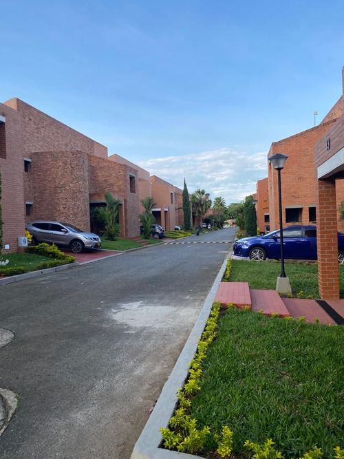 Casa de 4 alcobas en venta en Ciudad Jardin, Cali, 282 m² · foto 2 de 10
