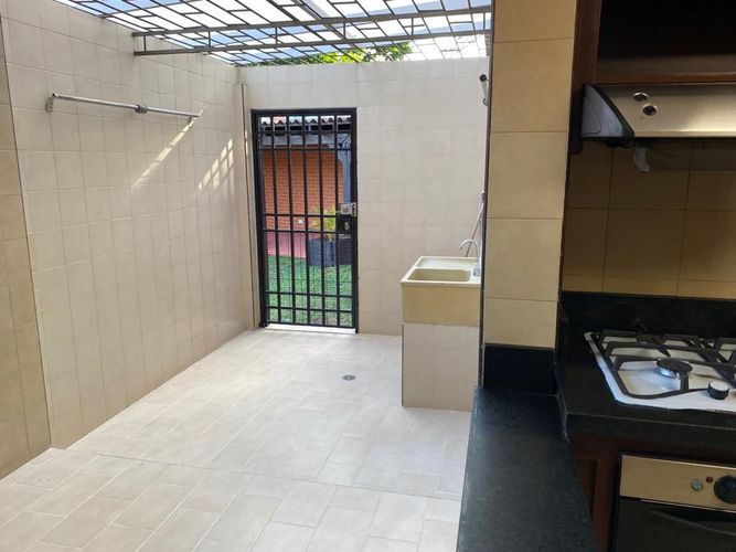 Casa de 4 alcobas en venta en Ciudad Jardin, Cali, 282 m² · foto 3 de 10