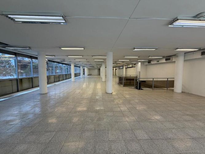 Local en venta en La Castellana, Medellín, 926 m² · foto 3 de 10