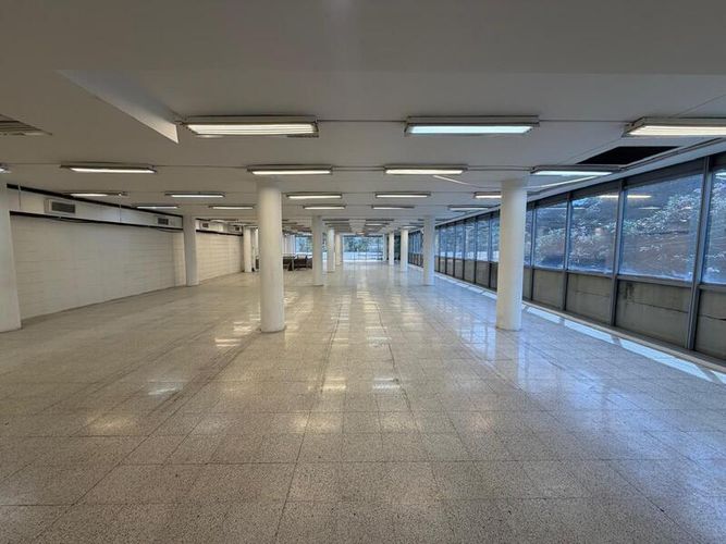 Local en venta en La Castellana, Medellín, 926 m² · foto 5 de 10