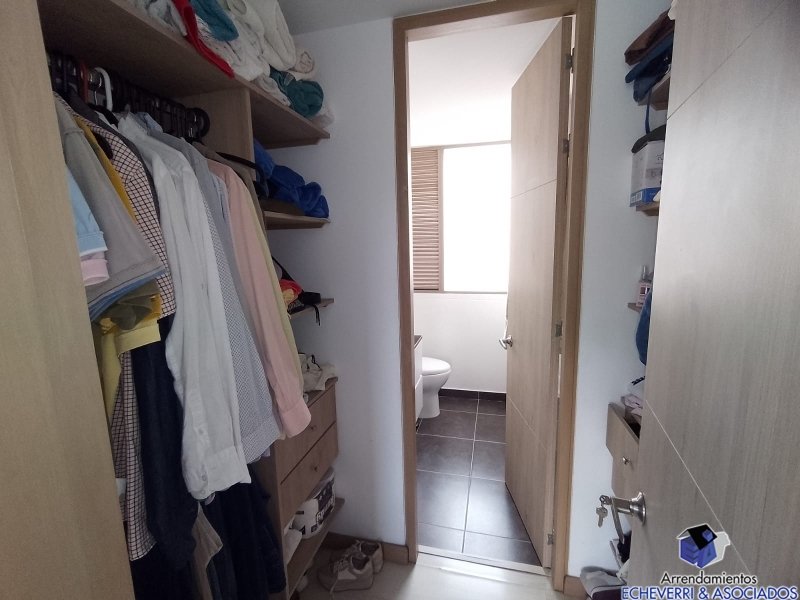 Apartamento en venta en Loma Del Esmeraldal, Envigado · foto 3 de 11