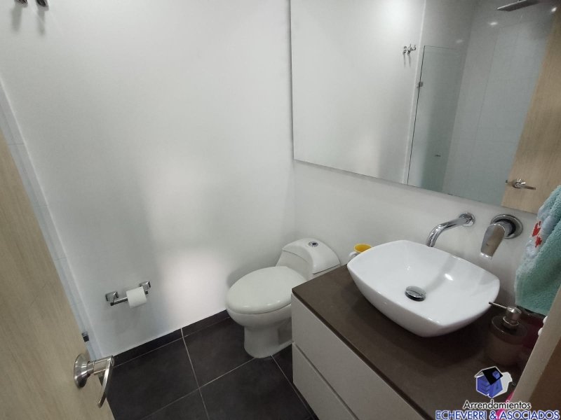 Apartamento en venta en Loma Del Esmeraldal, Envigado · foto 4 de 11