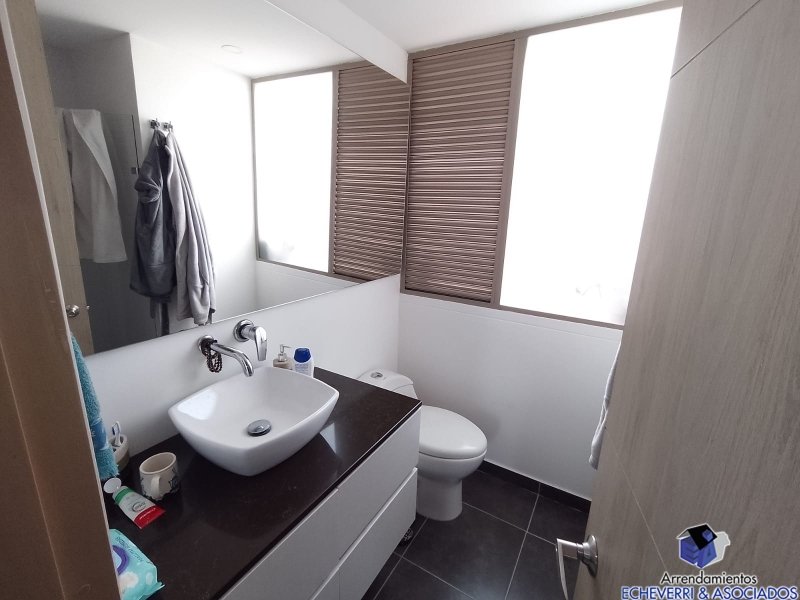 Apartamento en venta en Loma Del Esmeraldal, Envigado · foto 9 de 11