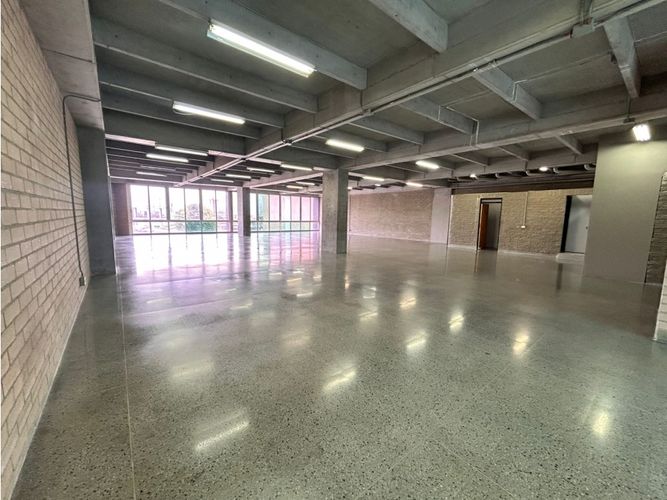 Oficina en arriendo en Guayabal, Medellín, 350 m² · foto 2 de 13