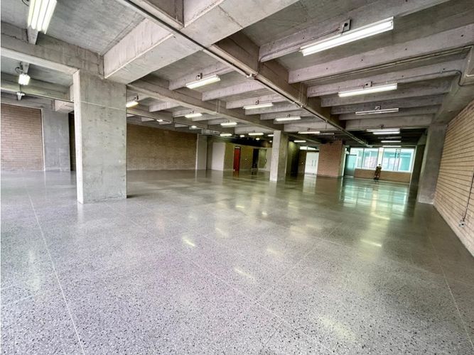 Oficina en arriendo en Guayabal, Medellín, 350 m² · foto 7 de 13