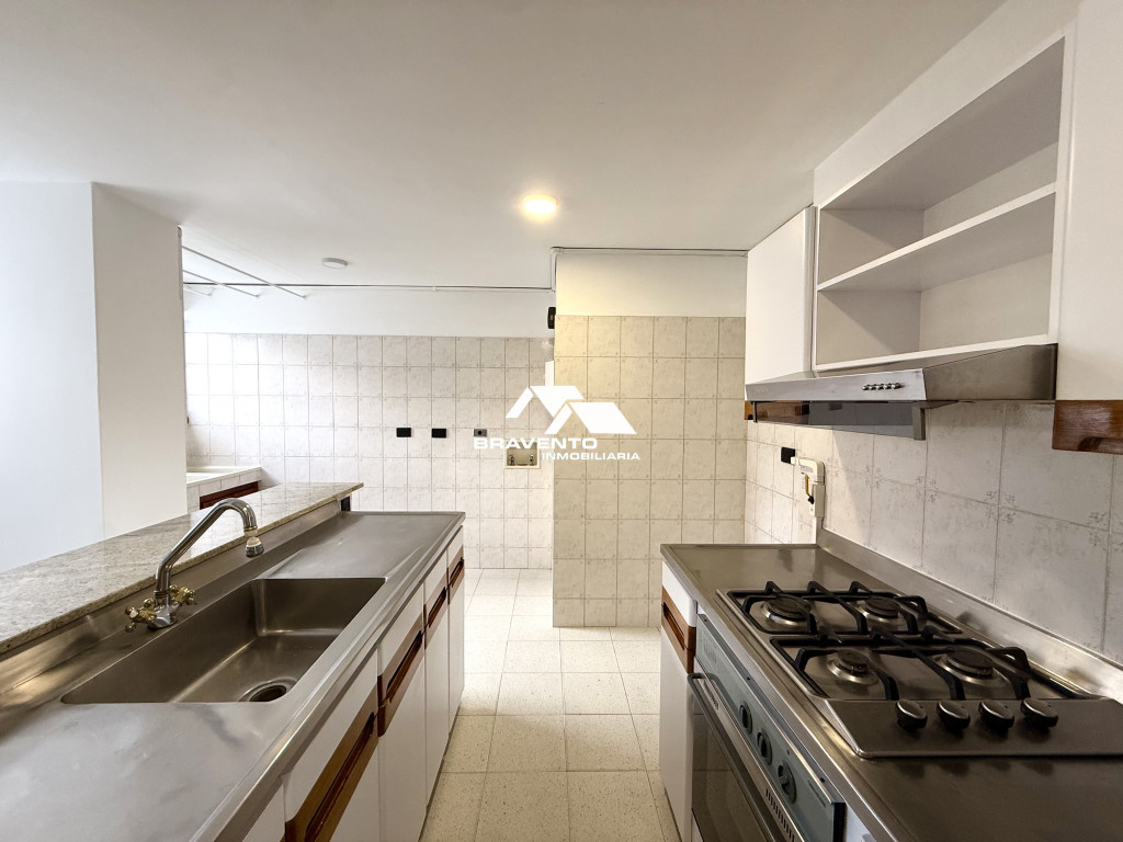 Apartamento en arriendo en Castropol, Medellín · foto 2 de 23