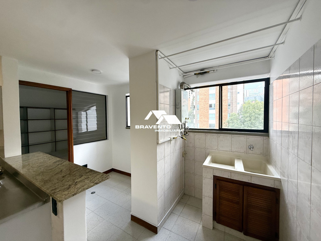 Apartamento en arriendo en Castropol, Medellín · foto 3 de 23