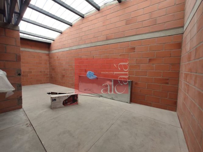 Bodega en arriendo en Camino Verde, Envigado, 1200 m² · foto 6 de 14