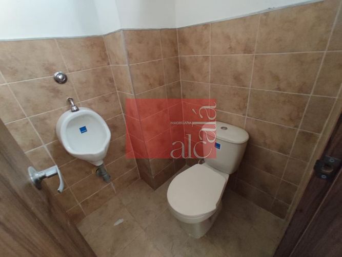 Bodega en arriendo en Camino Verde, Envigado, 1200 m² · foto 9 de 14