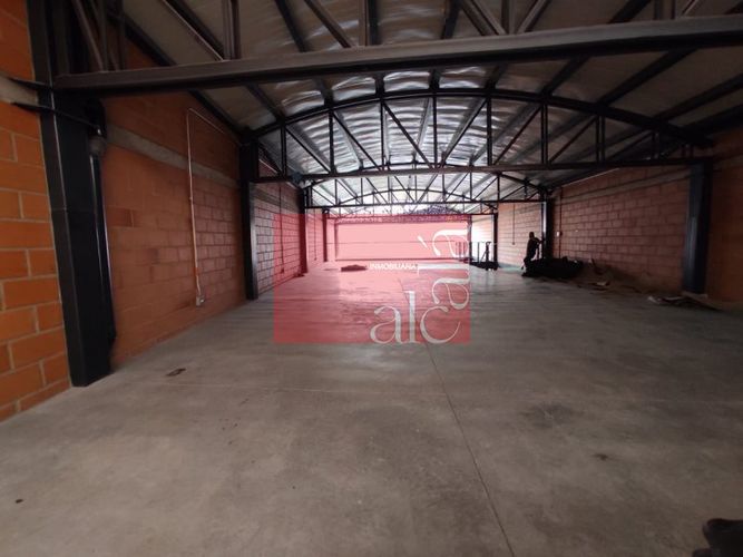 Bodega en arriendo en Camino Verde, Envigado, 1200 m² · foto 10 de 14