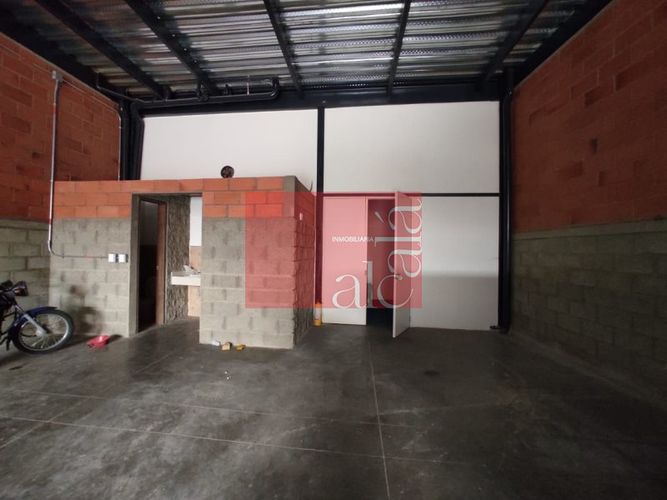 Bodega en arriendo en Camino Verde, Envigado, 1200 m² · foto 12 de 14