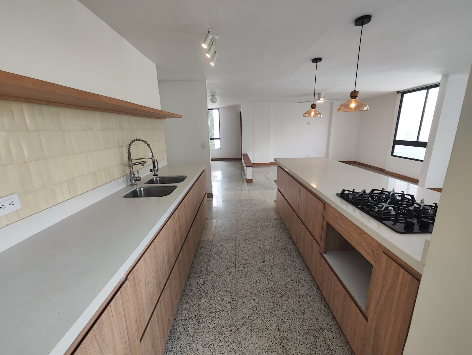 Apartamento en arriendo en El Poblado, Medellín · foto 2 de 7