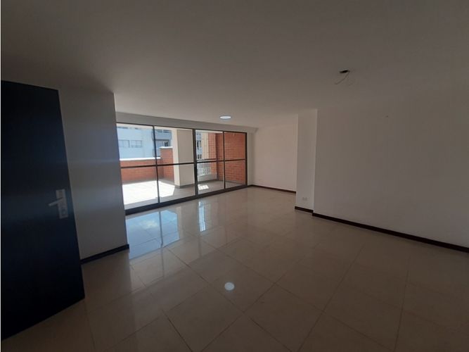 Apartamento de 3 alcobas en venta en Conquistadores, Medellín, 128 m² · foto 2 de 20