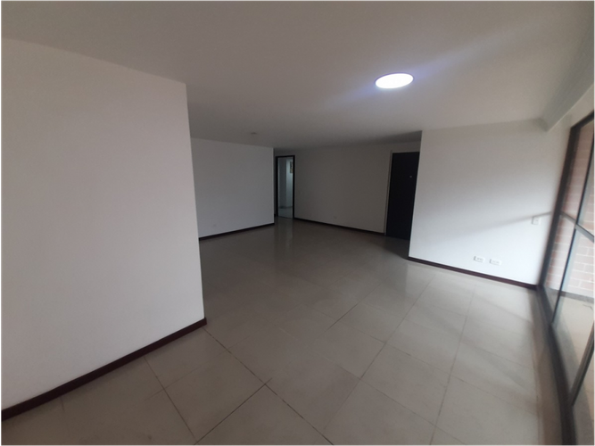 Apartamento de 3 alcobas en venta en Conquistadores, Medellín, 128 m² · foto 3 de 20