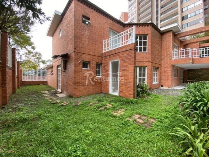 Casa de 4 alcobas en venta en La Calera, Medellín, 450 m² · foto 2 de 24