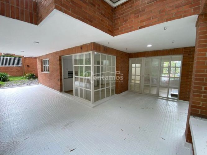 Casa de 4 alcobas en venta en La Calera, Medellín, 450 m² · foto 3 de 24
