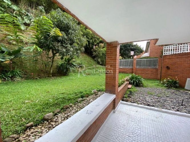 Casa de 4 alcobas en venta en La Calera, Medellín, 450 m² · foto 4 de 24