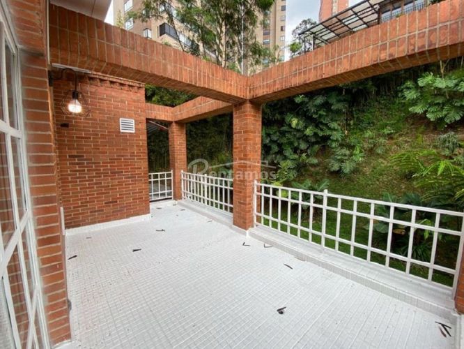 Casa de 4 alcobas en venta en La Calera, Medellín, 450 m² · foto 5 de 24