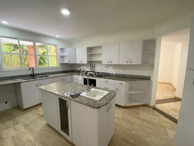 Casa de 4 alcobas en venta en La Calera, Medellín, 450 m² · foto 7 de 24