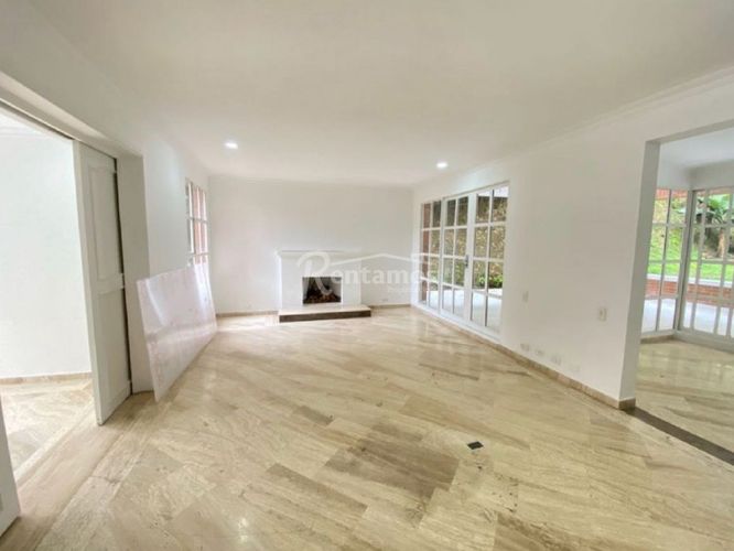 Casa de 4 alcobas en venta en La Calera, Medellín, 450 m² · foto 9 de 24