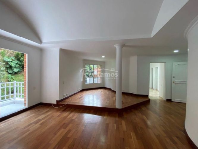 Casa de 4 alcobas en venta en La Calera, Medellín, 450 m² · foto 14 de 24