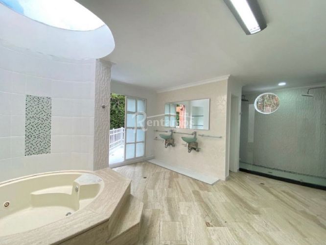 Casa de 4 alcobas en venta en La Calera, Medellín, 450 m² · foto 23 de 24