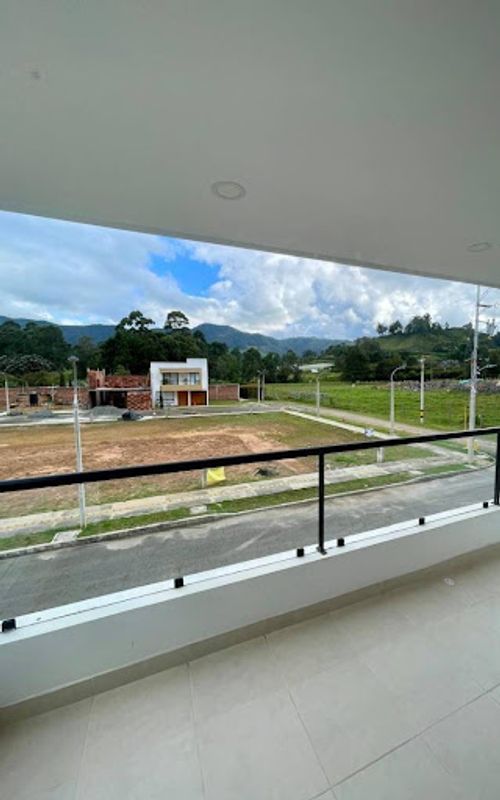 Casa de 3 alcobas en venta en El Tambo, La Ceja, 210 m² · foto 5 de 16