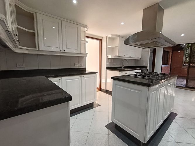 Apartamento de 3 alcobas en arriendo en El Poblado, Medellín, 166 m² · foto 17 de 20