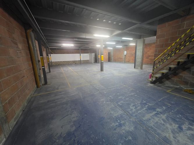 Bodega en arriendo en Campo Amor, Medellín, 700 m² · foto 4 de 8