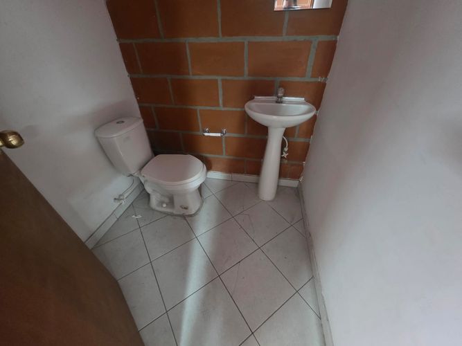 Bodega en arriendo en Campo Amor, Medellín, 200 m² · foto 4 de 8