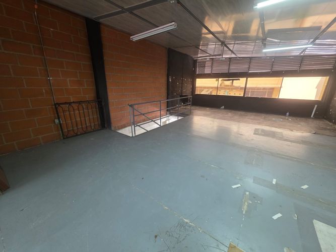 Bodega en arriendo en Campo Amor, Medellín, 200 m² · foto 6 de 8
