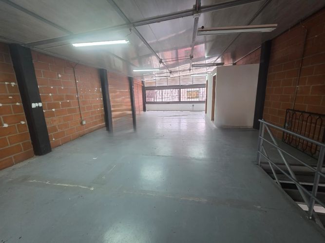 Bodega en arriendo en Campo Amor, Medellín, 200 m² · foto 8 de 8