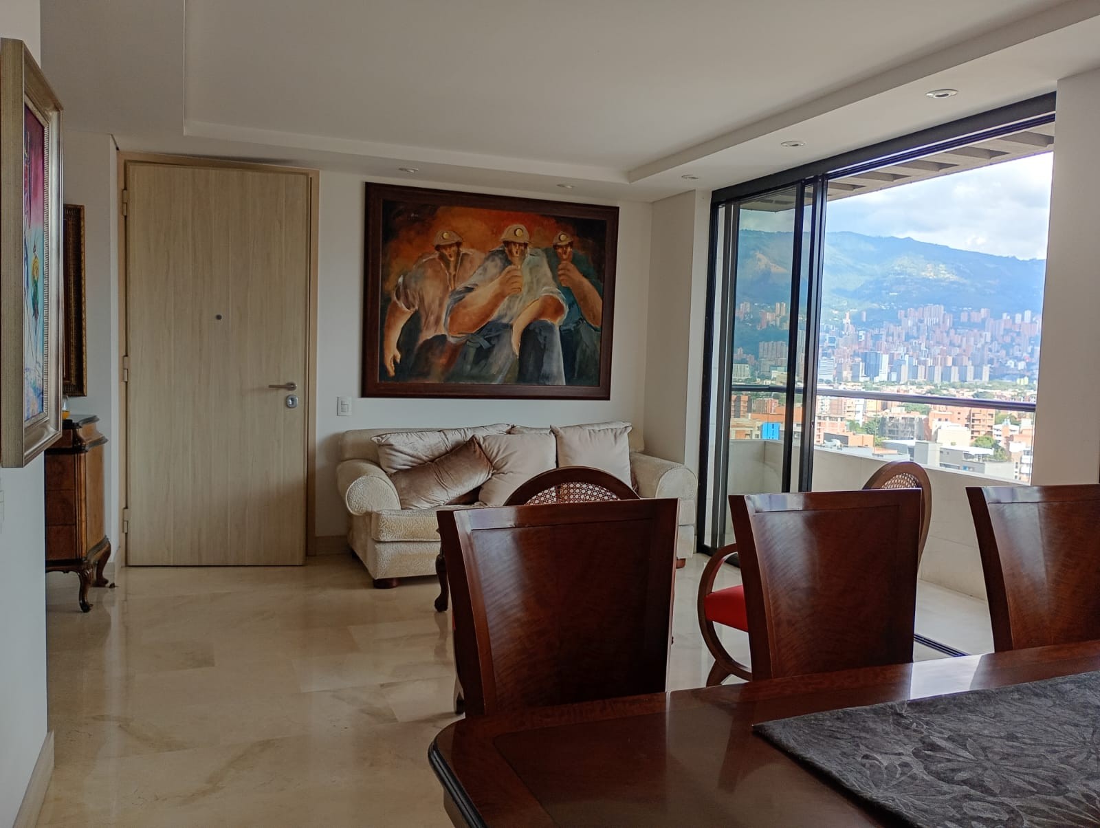 Apartamento en arriendo en Laureles, Medellín · foto 2 de 19
