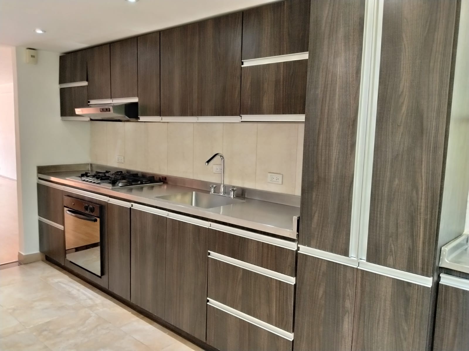 Apartamento en arriendo en El Poblado, Medellín · foto 3 de 18