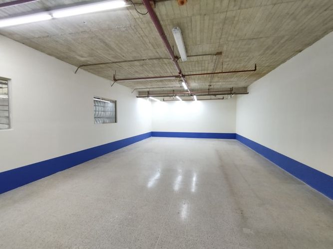 Bodega en arriendo en Zona Industrial No. 1, Itagüí, 1450 m² · foto 2 de 10