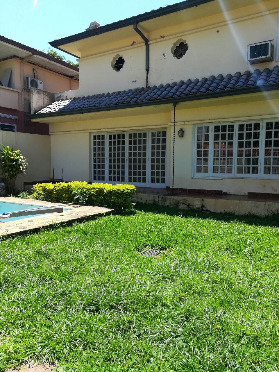 Vendo amplia Casa. Villa Morra. COD 037 — foto 3