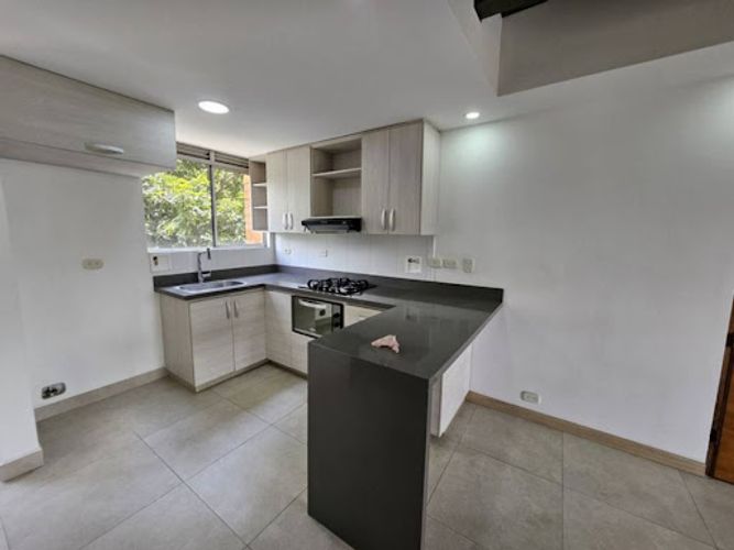 Apartamento de 2 alcobas en arriendo en Patio Bonito, Medellín, 73 m² · foto 12 de 24