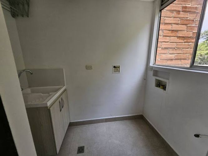 Apartamento de 2 alcobas en arriendo en Patio Bonito, Medellín, 73 m² · foto 13 de 24