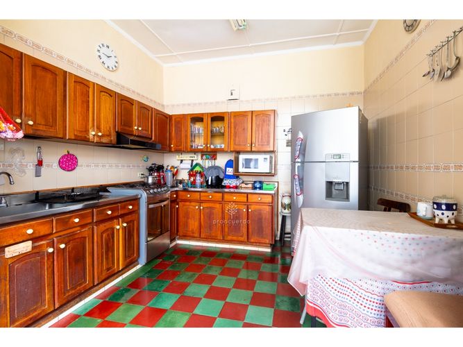 Casa de 6 alcobas en venta en Manrique Central, Medellín, 247 m² · foto 6 de 21