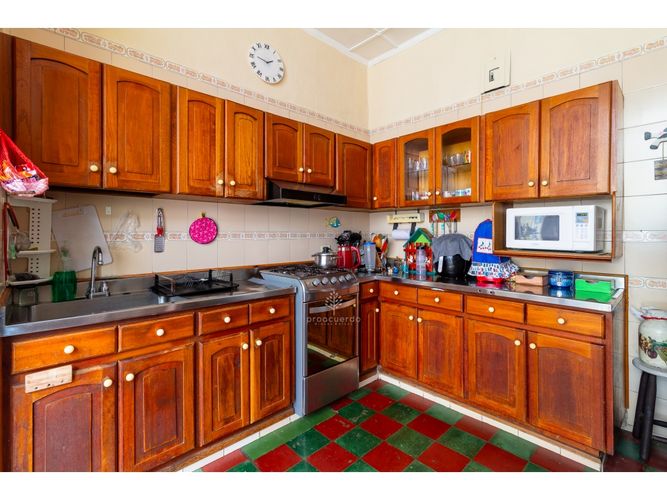 Casa de 6 alcobas en venta en Manrique Central, Medellín, 247 m² · foto 7 de 21