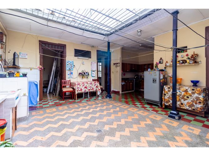 Casa de 6 alcobas en venta en Manrique Central, Medellín, 247 m² · foto 9 de 21