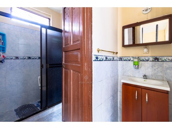 Casa de 6 alcobas en venta en Manrique Central, Medellín, 247 m² · foto 11 de 21