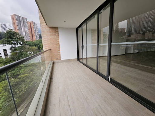 Apartamento en arriendo en El Campestre, Medellín · foto 3 de 24