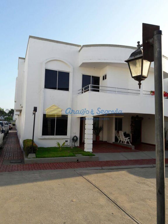 Casa en venta en La Castellana, Montería · foto 3 de 12