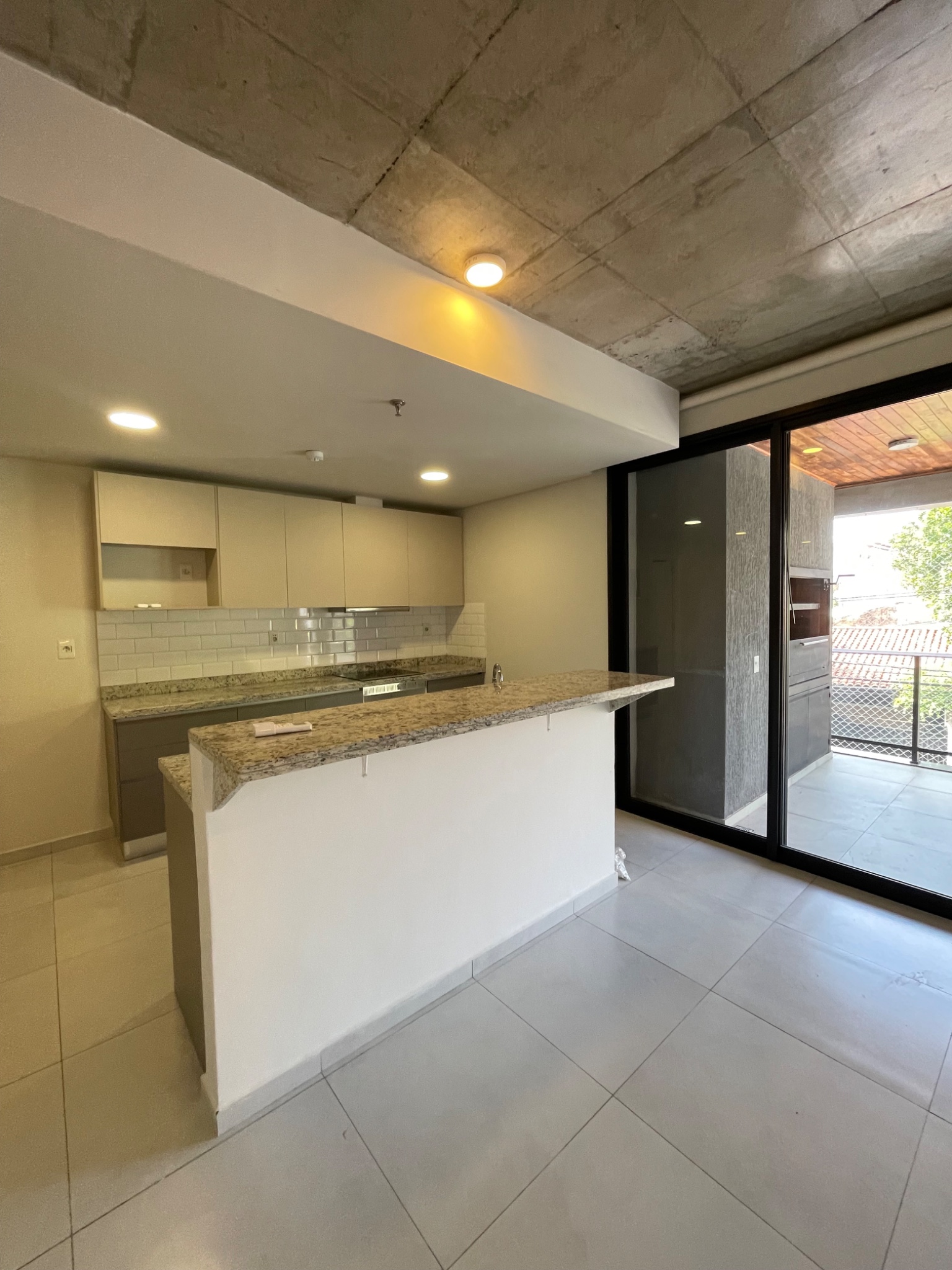 Alquilo amplio departamento de 3 dormitorios Barrio Jara — foto 3