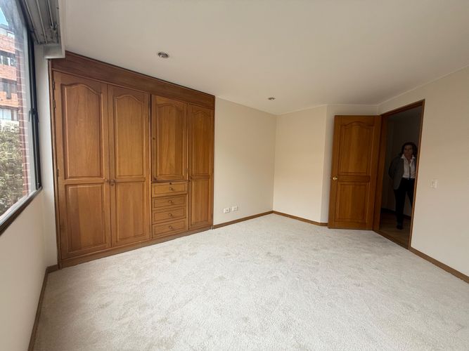 Apartamento de 3 alcobas en venta en Los Rosales, Bogotá, 180 m² · foto 10 de 19