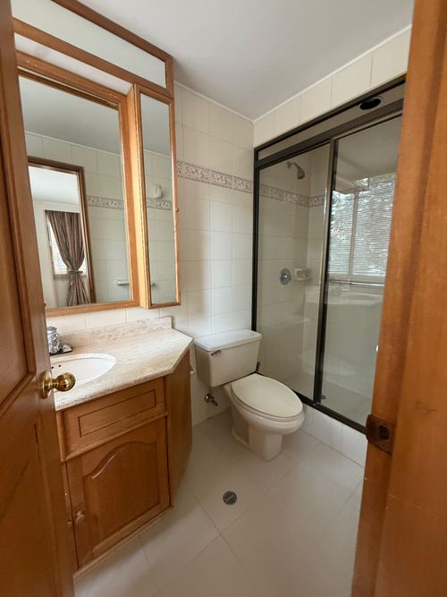Apartamento de 3 alcobas en venta en Los Rosales, Bogotá, 180 m² · foto 11 de 19