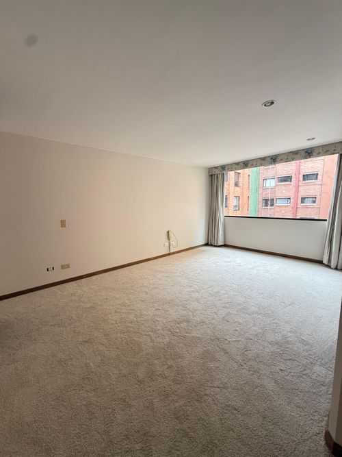 Apartamento de 3 alcobas en venta en Los Rosales, Bogotá, 180 m² · foto 14 de 19