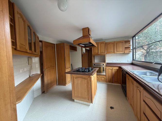 Apartamento de 3 alcobas en venta en Los Rosales, Bogotá, 180 m² · foto 16 de 19