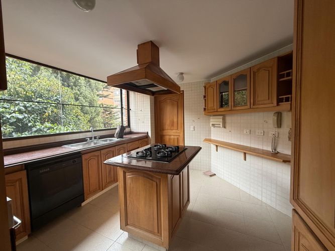 Apartamento de 3 alcobas en venta en Los Rosales, Bogotá, 180 m² · foto 17 de 19